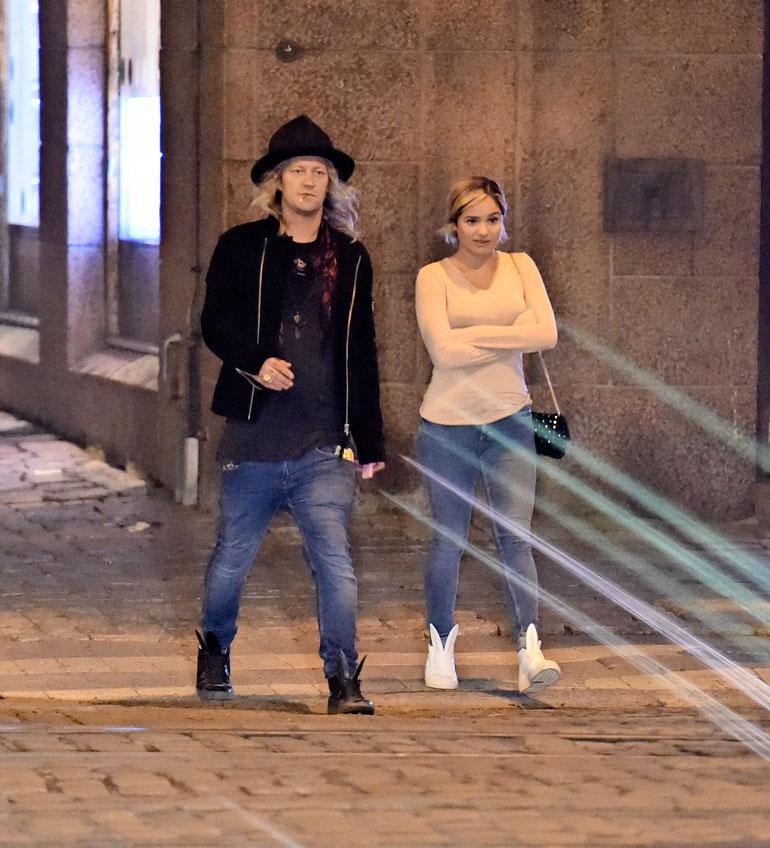 Molemmilla oli jalassaan Minna Parikan suunnittelemat puputossut.