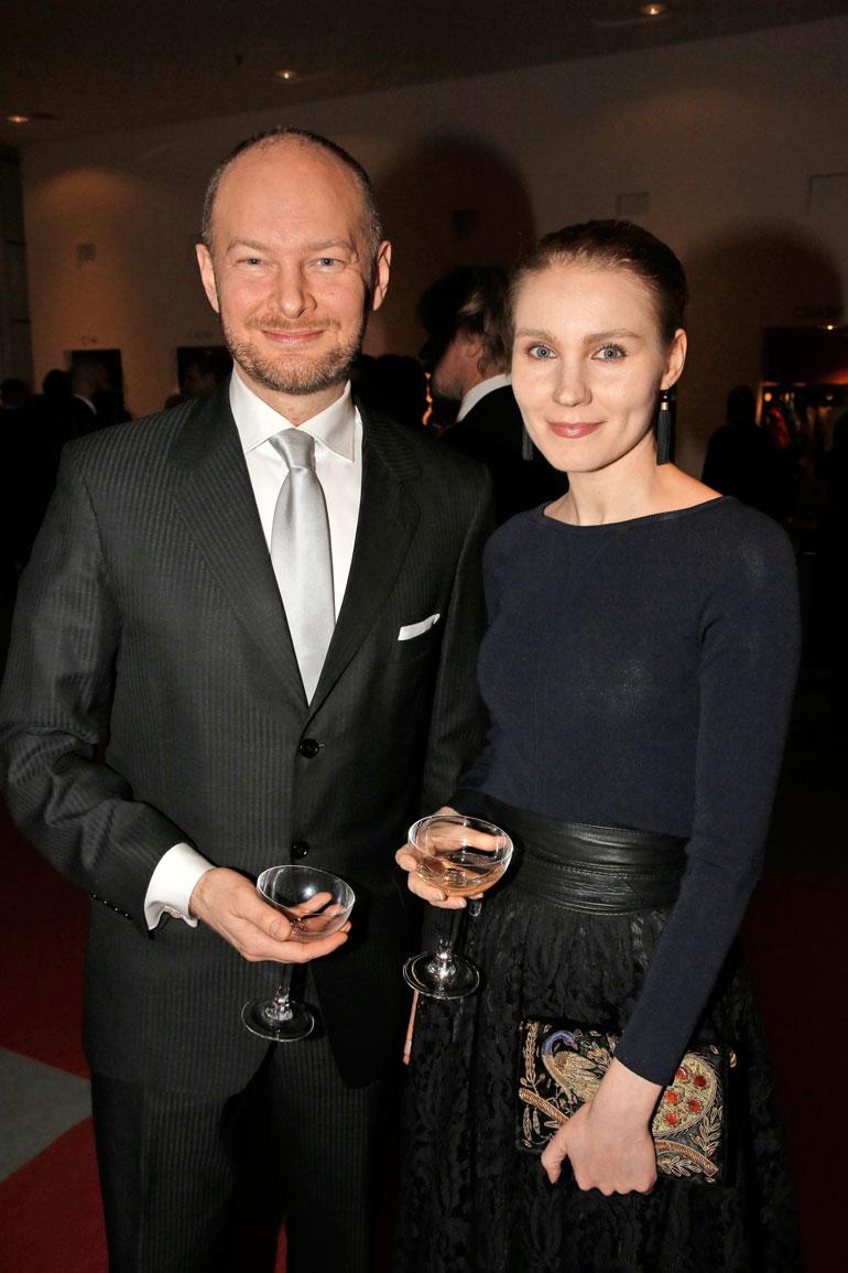 Sampo ei ole juurikaan puhunut yksityiselämästään julkisuudessa. Vaimonsa Maija Sihvosen kanssa hän poseerasi Linnan juhlissa.