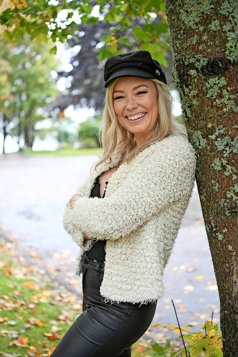 Pettäminen on jättänyt jälkensä Jennyyn, joka ei enää uskalla luottaa samalla lailla kuin aiemmin. – En enää ihastu niin helposti kuin ennen, mutta kun ihastun, olen suhteessa heti täysillä mukana.