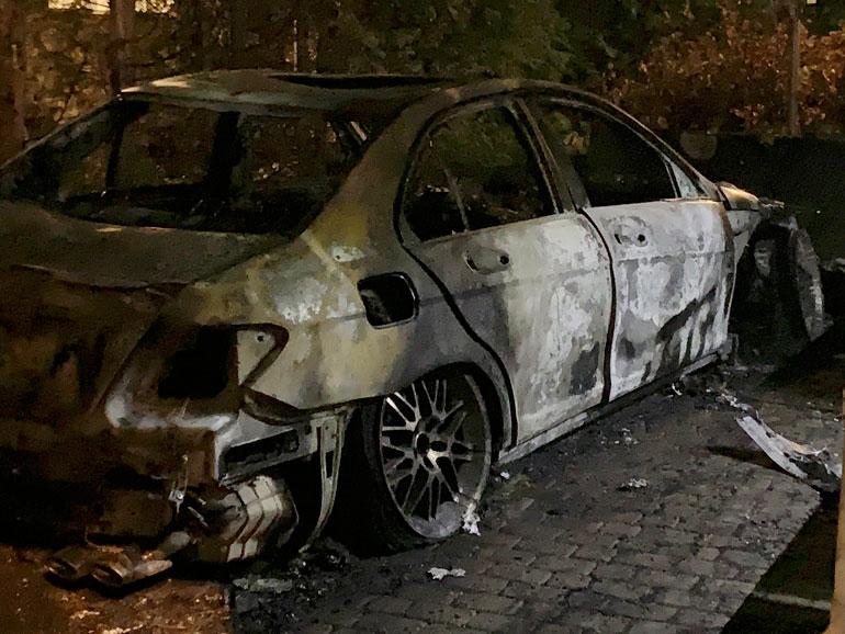 Palanut auto oli Viron kilvissä.