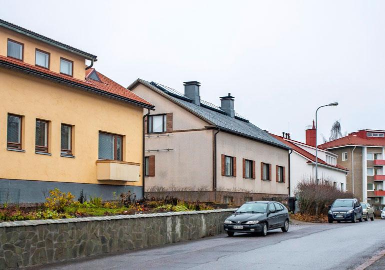 Sipen ja Minnan uusi koti on näyttävä puutalo puiston kupeessa.