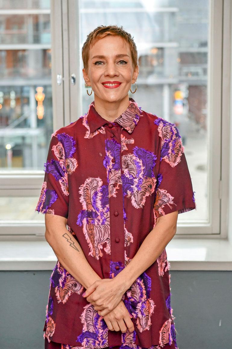 Maria Veitola on Ensitreffit alttarilla -ohjelman orja.