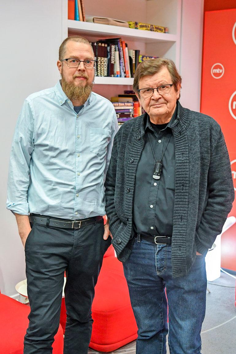 Tuomas arvostaa Heikin kykyä heittäytyä Mielensäpahoittajaksi. – Heikissä yhdistyy vahva kuori ja pehmeä sisu. Hän on kuin Kinder-muna, jonka sisällä on yllätys.