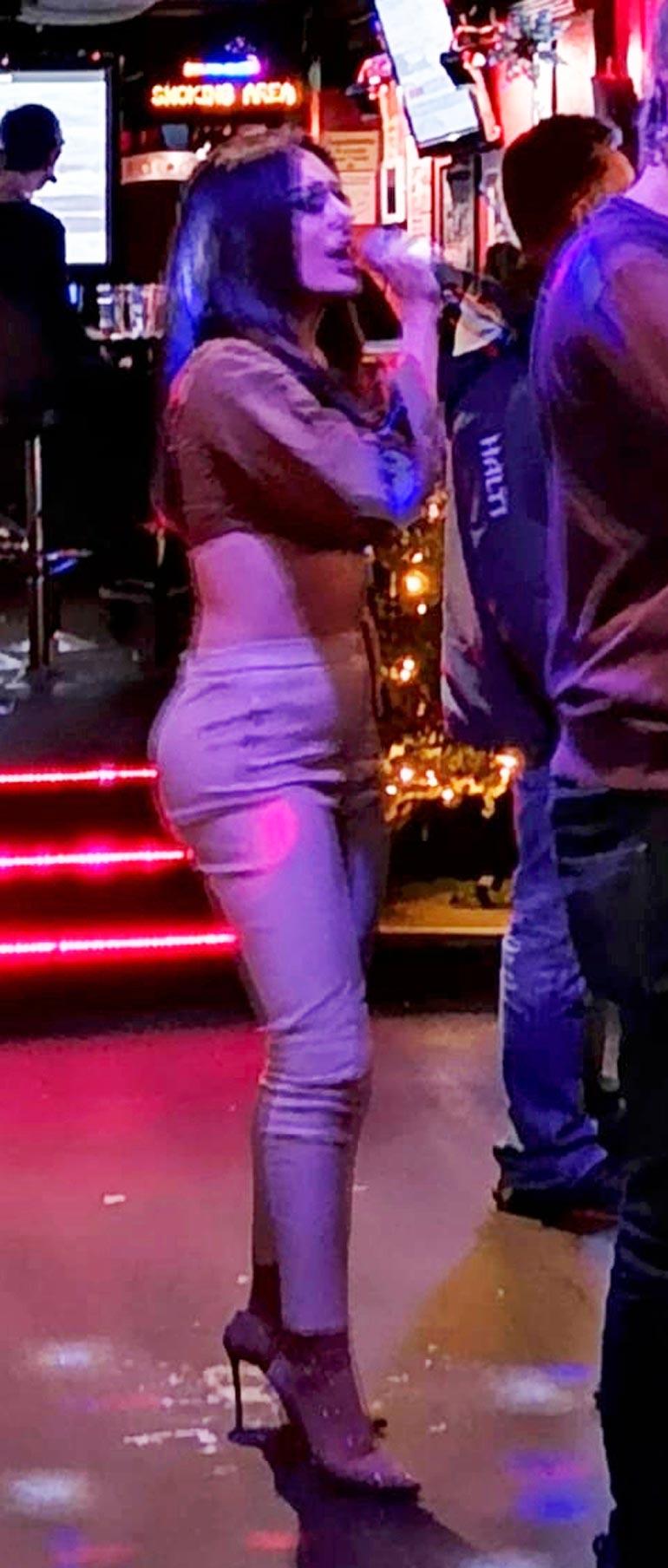 Sofian ja hänen seurueensa käytös ärsytti muuta karaokekansaa. – He käyttäytyivät röyhkeästi ja ylimielisesti, kuppilasta kerrotaan.
