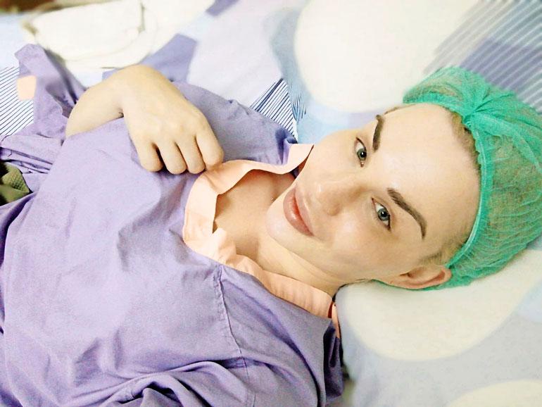 Sofia nappasi selfien klinikalla juuri ennen nukutusta.