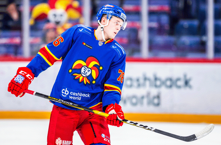 Kristian Vesalainen valitsi mieluummin Jokereiden narrinutun kuin Suomen maajoukkuepaidan.