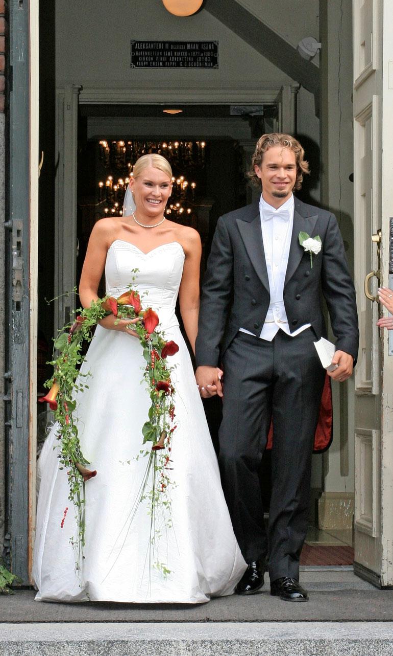 Heidi ja Niklas menivät naimisiin Jyväskylässä vuonna 2005. He erosivat viime vuonna. Ex-parilla 10- ja 12-vuotiaat tytöt.