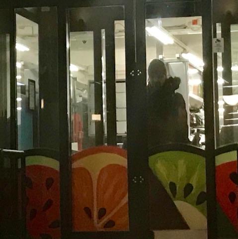 Jani Volanen saapui synkkänä ulos Lönkan K-kaupasta.