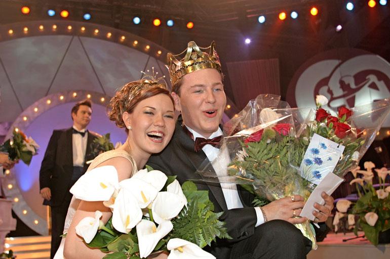 Saija Tuupanen ja Kari Hirvonen valittiin vuonna 2003 tangokuninkaallisiksi.