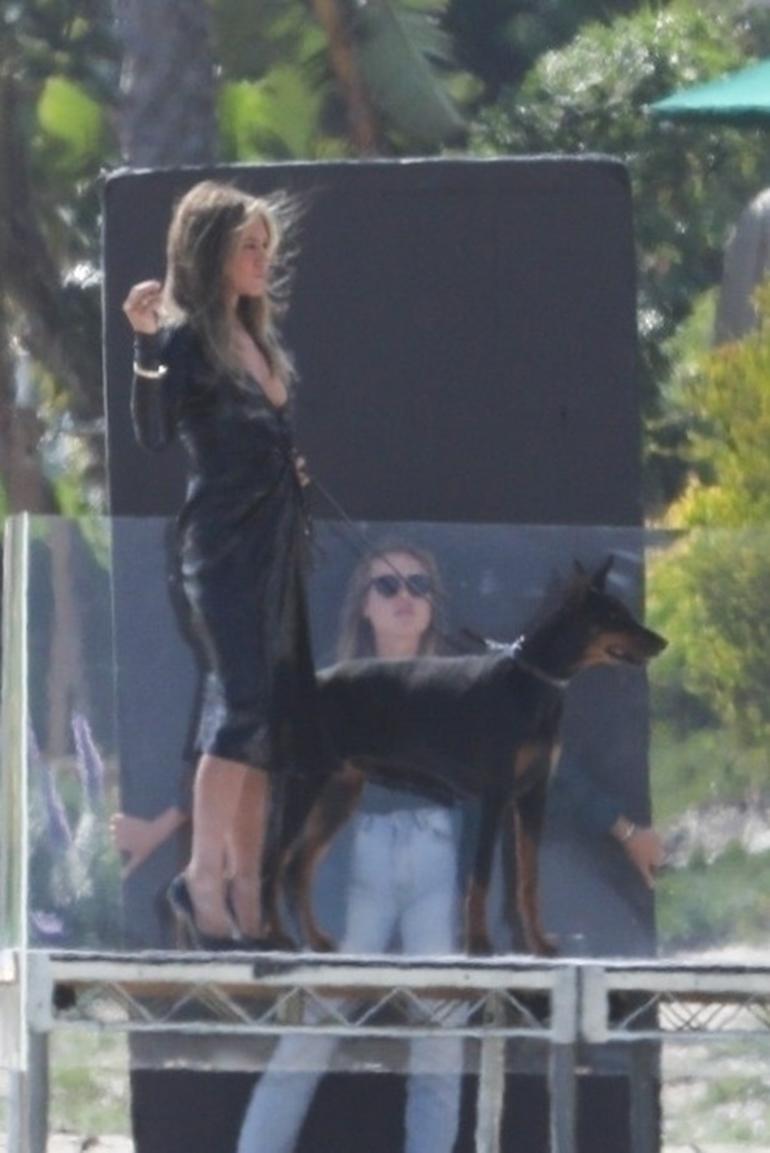 Jennifer Aniston domina-asussa