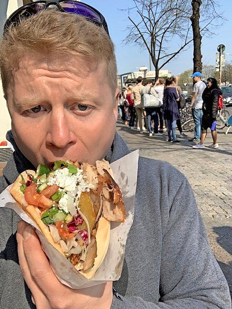 Elämäntaparemontin tehneen Sampon paino on pudonnut yli 10 kiloa, vaikka Berliinissä maistuikin kebab. – Liikun enemmän kuin ennen, ja katson, mitä laitan suuhuni.