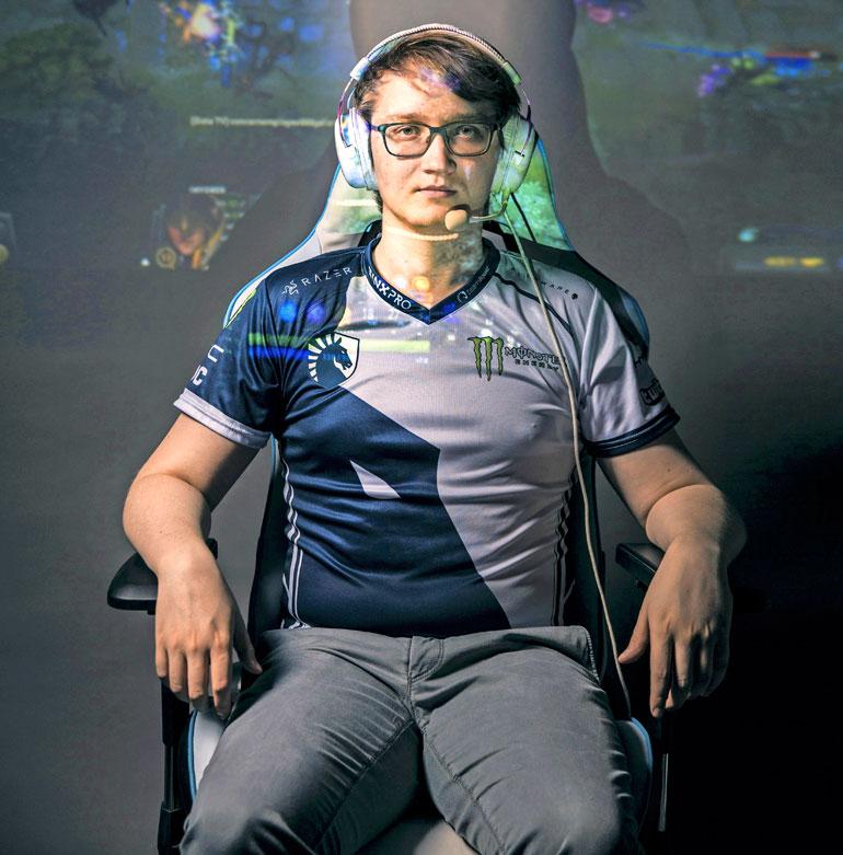 Suomalaisen e-urheilun tulokuningas Lasse "Matumbaman" Urpalainen on saanut Dota 2 -strategiapeliä pelaamalla turnauspalkintoina miljoonatulot.