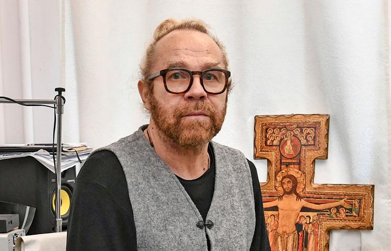 Jussi Parviainen on tunnettu ohjaaja ja näytelmäkäsikirjoittaja.