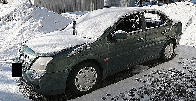 Tuhopolton kohteeksi joutunut Opel Vectra. Kuva: Poliisi