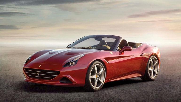 Tässä on Jethron nöyrähkö kesäkaara Ferrari California. Nelipyöräisestä saa pulittaa noin 400 000 euroa.