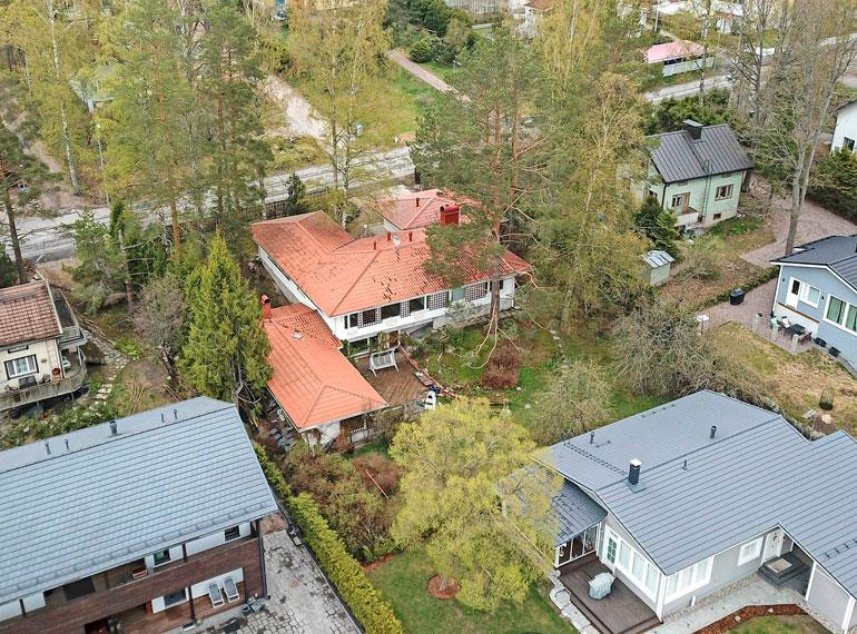 Kasmirin ja hänen rakkaansa lemmenpesä sijaitsee eteläespoolaisella omakotitaloalueella.