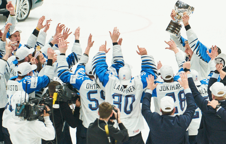 SUOMI ON UUSI MAAILMANEMSTARI, HEI! MAAILMANMESTARI, HEI!