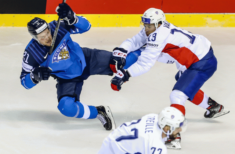 Tyrväinen oli Slovakian MM-kisoissa monessa mukana. Armoton raataminen palkittiin MM-kullalla.