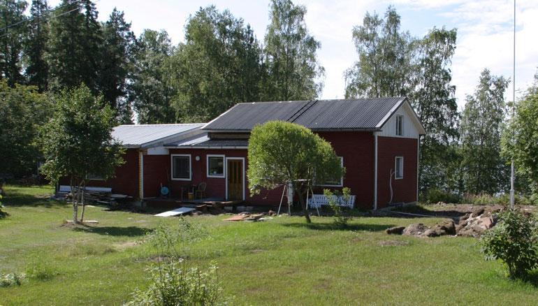 Jari Sillanpää on rahapulassa. Asunnot eivät tahdo käydä kaupaksi, ja kesän keikkakiertuekin on kovin tynkä: vain kymmenkunta esiintymistä.