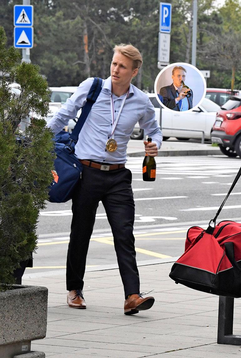 Veli-Matti Savinainen ihastui Mionetto- merkkiseen proseccoon. Hän joi suosikkiviiniään sekä mestaruusottelun jälkeen että aamulla Bratislavan lentoasemalla.