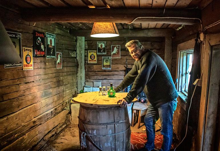Tervetuloa unkarilaiseen baariin! Samin navetasta löytyy rohtoa joka lähtöön.