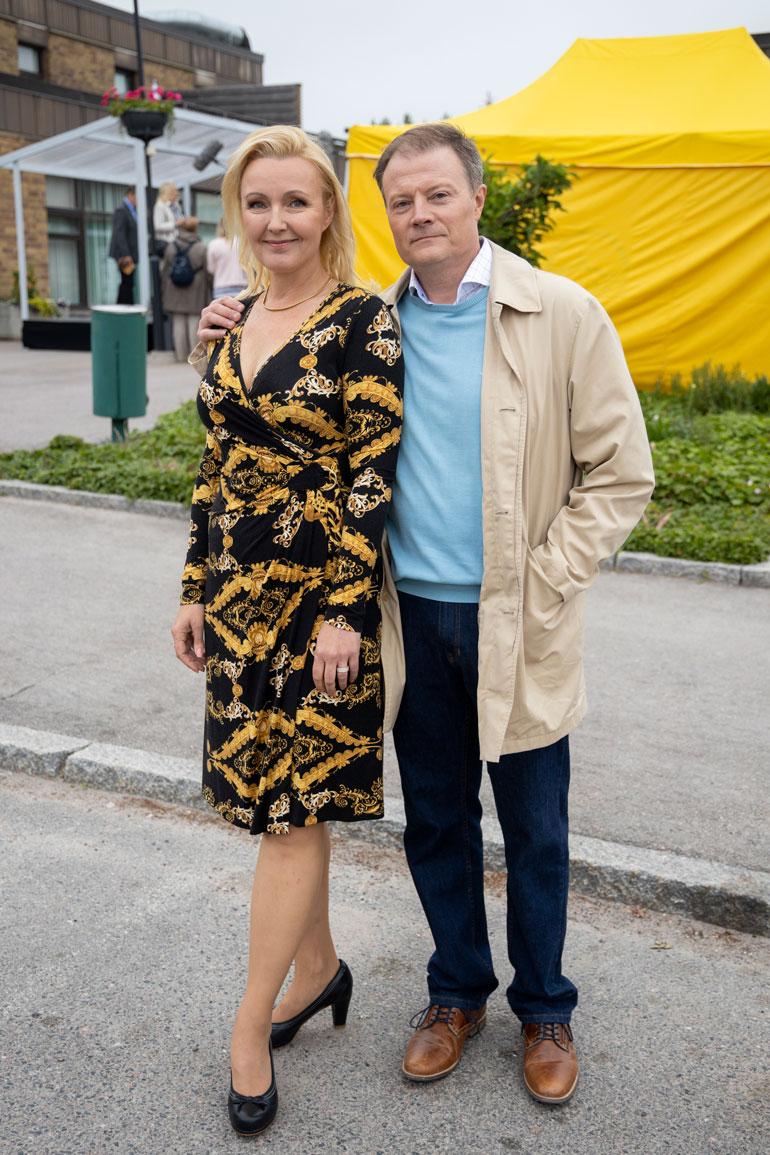 Mari tähdittää Sipoon herttua -sarjaa Jaana Kovalaisena. Marin roolihahmon aviomiestä näyttelee Kari Hietalahti.