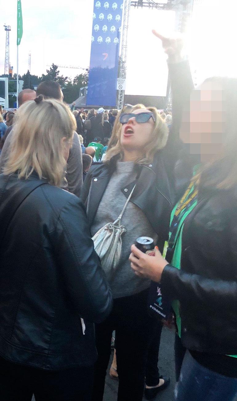 Anni Hautala festareilla.