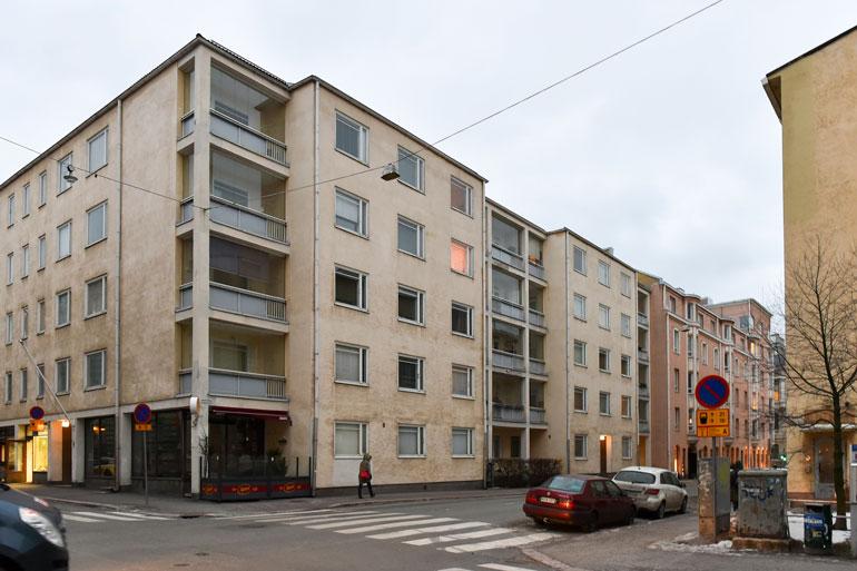 Pariskunta asuu Helsingin Kampissa.