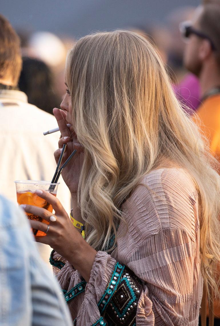 Tupakka ja alkoholi maistuivat Sabinalle vielä viidentenäkin polttaripäivänä.