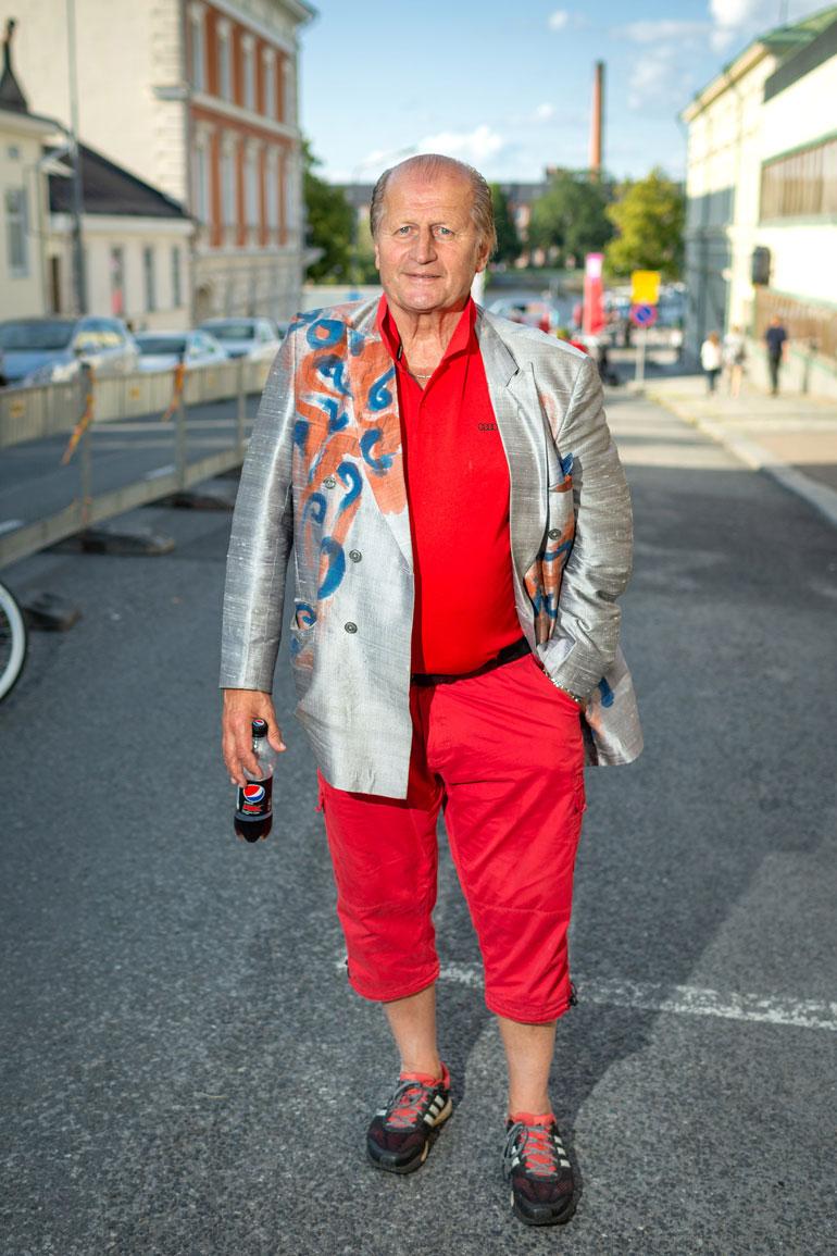 Näyttävästä tyylistään tunnettu Tami edusti Porissa punaisessa asussa.
