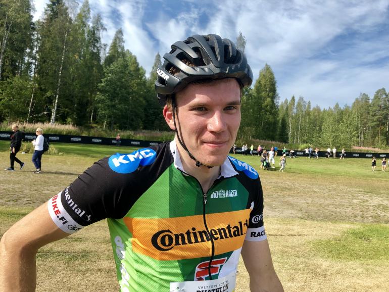 Sasu Halme yllättyi siitä, että päihitti kisaisäntä Valtteri Bottaksen myös kisan juoksuosuudella.