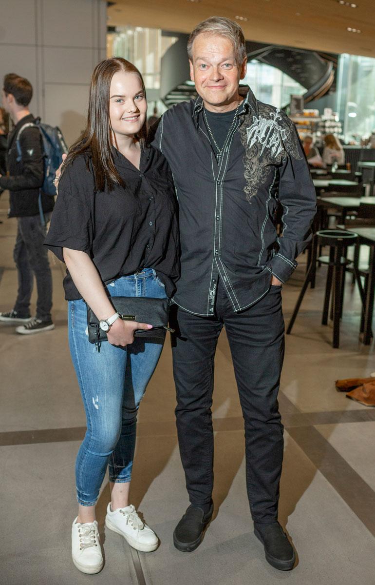Kurre ja Bella kertovat, että perhe on vahva, ja tuki sairastuneelle Kirsi-äidille on ykkösjuttu.