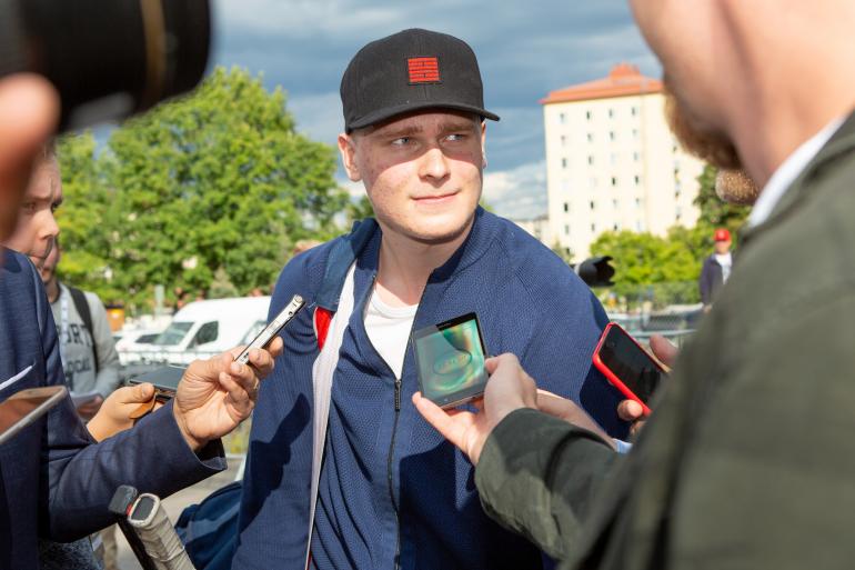 Suomen Chicagoon saapunut Kaapo Kakko sai heti kuulla kuittailua - toiselta turkulaiselta, kuinkas muuten.