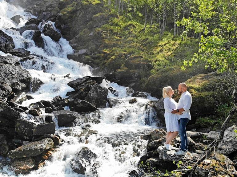 – Rakastuin Sunnevassa positiivisuuteen ja iloisuuteen. Hän on hyväsydäminen ihminen. Viihdyn parhaiten iloisten ihmisen seurassa, Harri kertoo.