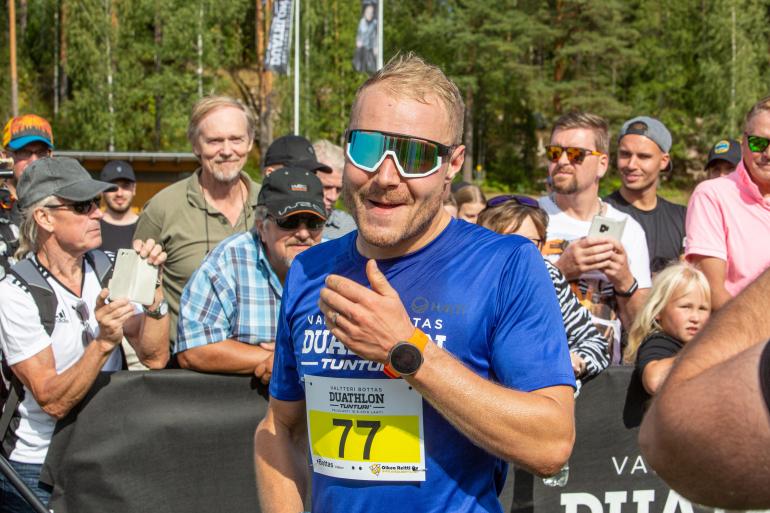 Valtteri Bottas kommentoi F1-sopimusneuvotteluitaan Seiskalle sunnuntaina Pajulahdessa nimeään kantavassa duatlhon-kisassa.