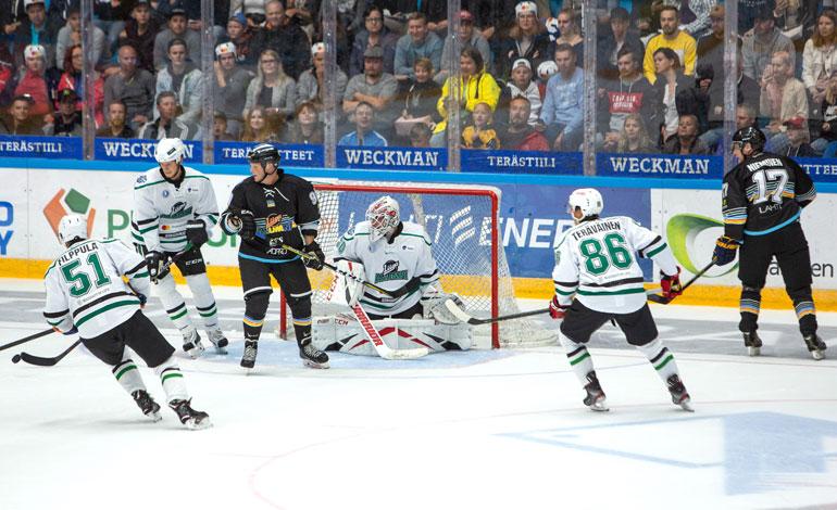 Pelaajien selkämyksissä vilahteli Liiga Alumni All Star -ottelussa toinen toistaan tunnetumpia nimiä.