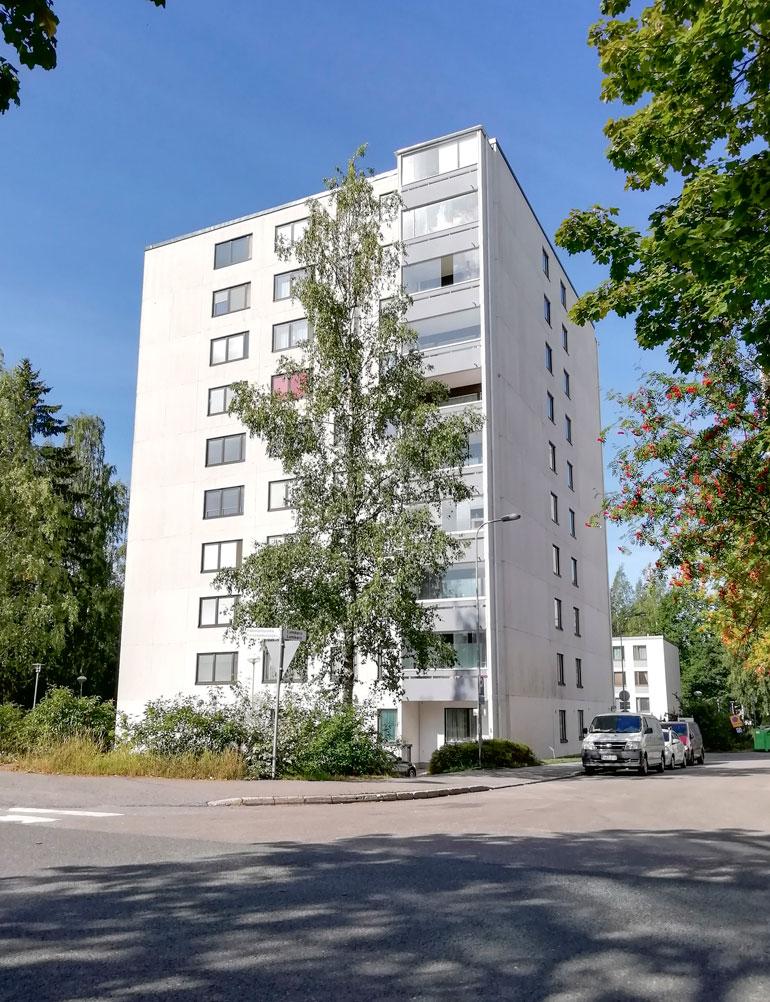 Muuton myötä Tapen elämä tallinnalaisessa ökylukaalissa vaihtui kerrostalokotiin Vantaalla.