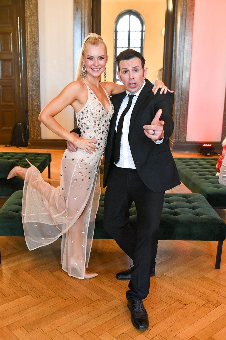 Kia Lehmuskoski on Timo Lavikaisen tanssinopettaja.