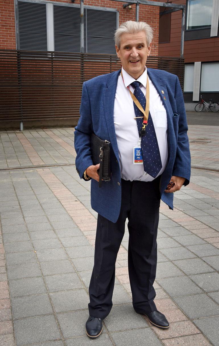 Managerointi- sopimukseen tehtiin lisäpykälä, jossa Nykänen sitoutuu viettämään säädyllistä elämää ja vähentämään alkoholin käytön minimaaliseksi. Jälkeenpäin on kynällä tehty lisäys, jonka mukaan säädyllisyys ja minimaalisuus koskee myös managereita.
