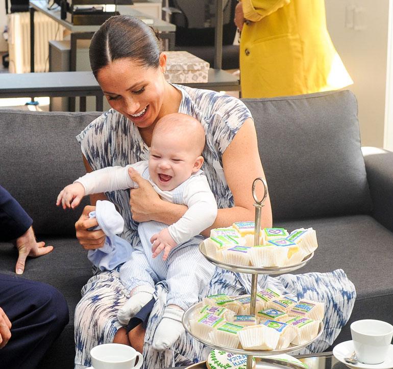 Meghan-äidillä oli Archie-pojassaan pitelemistä valtiovierailulla.