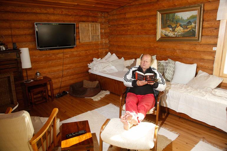 – Mökkimme on lepopaikka, jonne tullaan vetämään henkeä ja viihtymään. Mökille tullaan irrottautumaan arjesta, ja se onnistuu erittäin hyvin, Tami kehaisee.