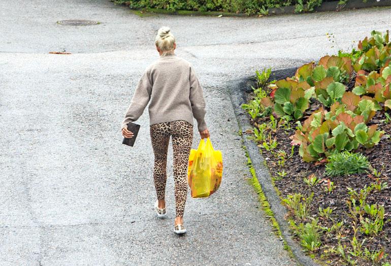 Maisalla ei ollut sormusta nimettömässään salarakkaansa luona..
