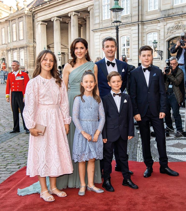 Kruununprinssi Frederikin Mary-vaimo ja neljä lasta muuttavat joulun jälkeen Sveitsiin.