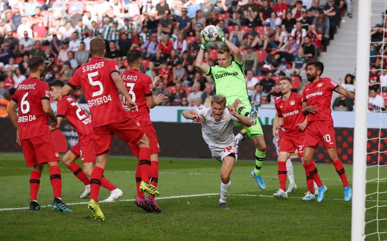 Huuhkajien Lukas Hradecky on tehnyt kelpo työtä seurajoukkueensa Bayer Leverkusenin maalinsuulla.