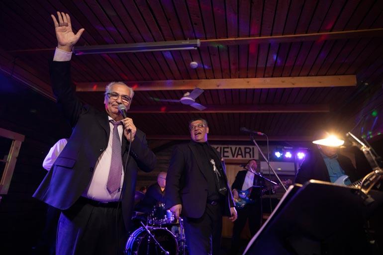 Rainer esiintyi viimeisellä keikallaan Raikut lavalla -kaimansa Rainer Bollströmin kanssa.