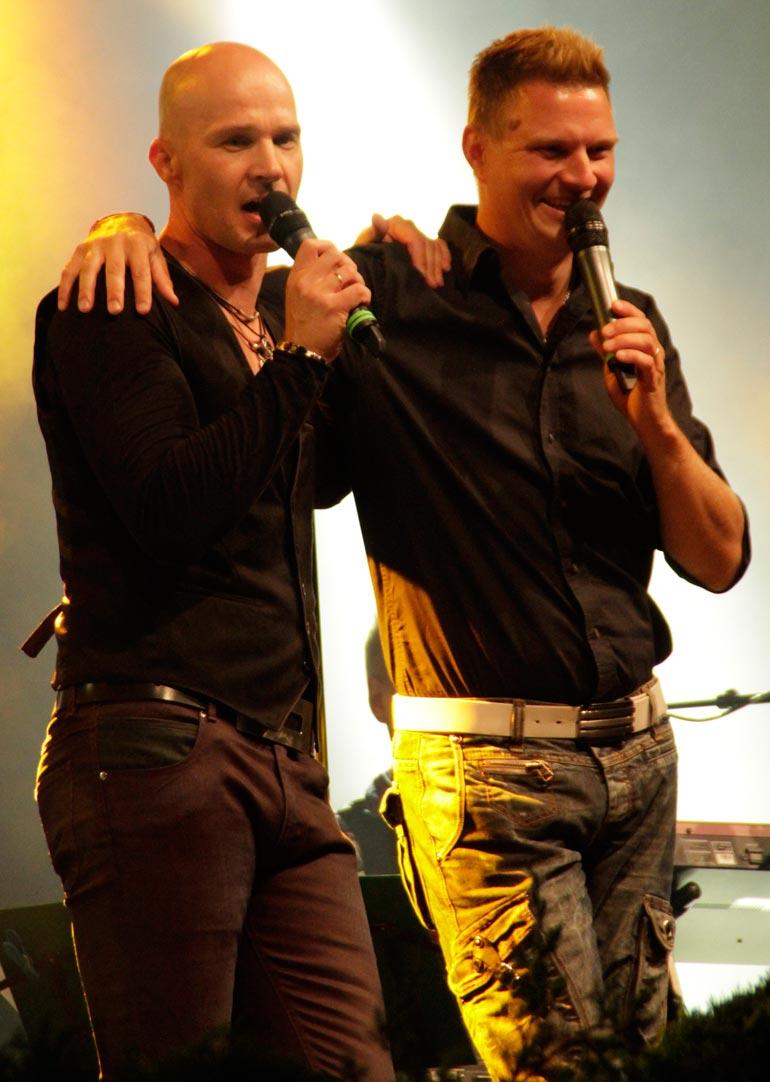 Jukka Hallikainen on tangokuningas vuodelta 2008, ja hänen duo-partnerinsa Marko Maunuksela on vuoden 2010 kunkku. – Pidin Markoakin valveilla, kun hän huolehti hengittämisestäni, Jukka sanoo huonekaveristaan.