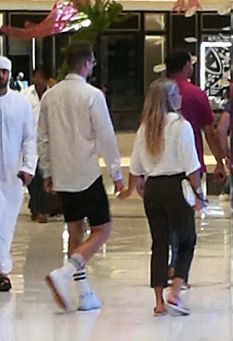 Eevi ja Teemu shoppailivat Dubaissa.
