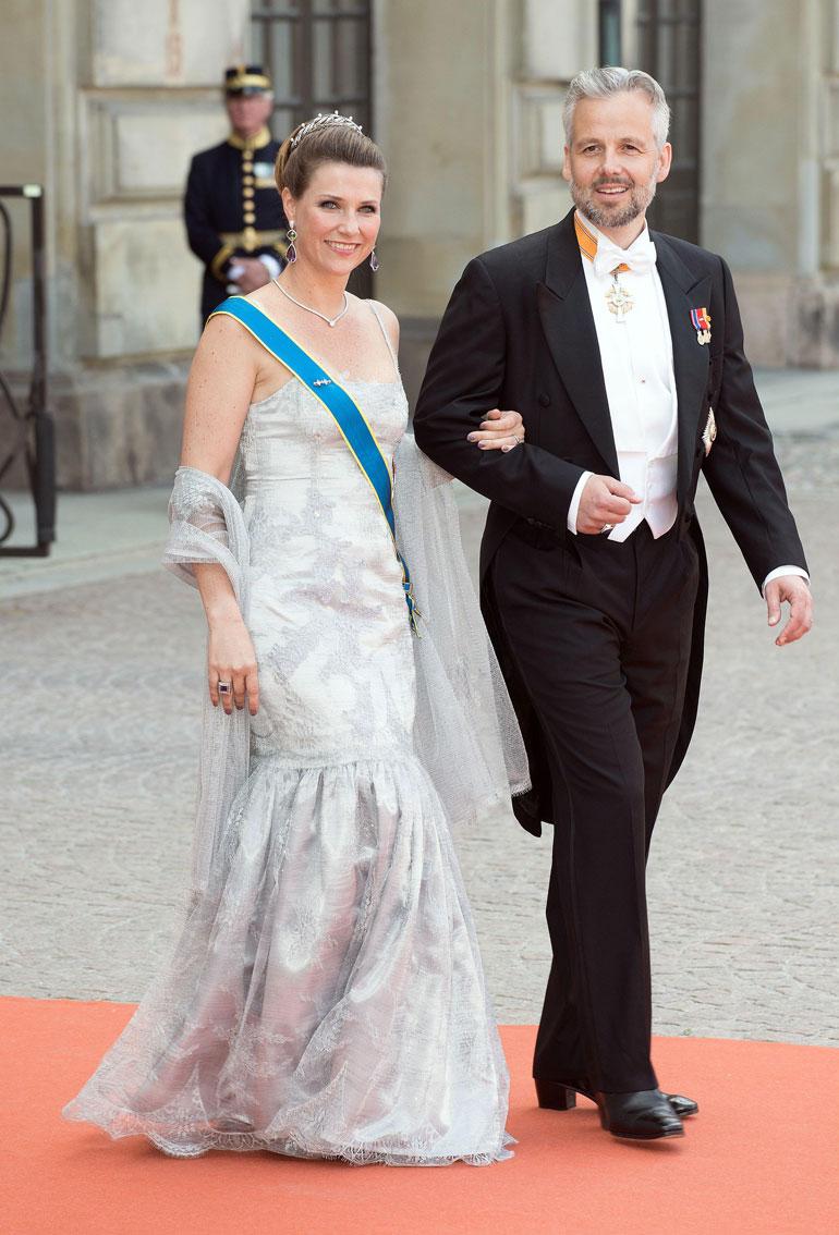 Ari oli naimisissa Norjan prinsessa Märtha Louisen kanssa vuosina 2012–2016. Kuva vuodelta 2015 prinssi Carl Philipin ja prinsessa Sofian häistä.