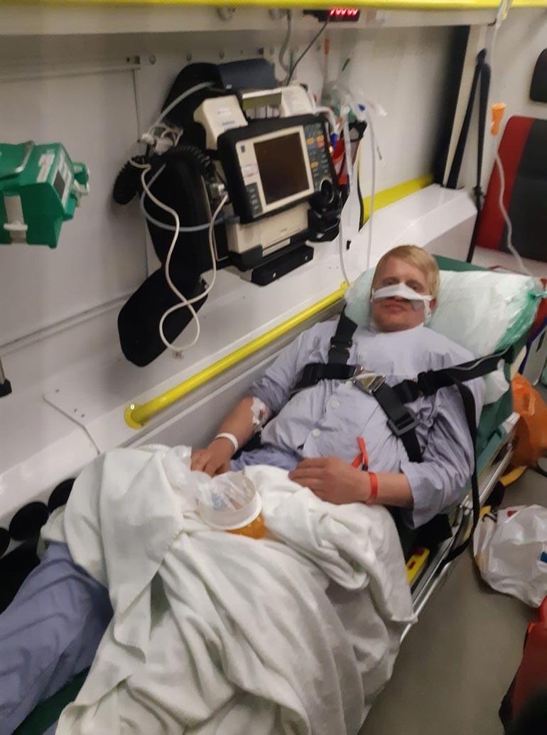 Timo vietiin ambulanssilla Himokselta kesäkuussa, kun hän joutui ikävään onnettomuuteen savusaunassa. – Kipu oli sietämätön!