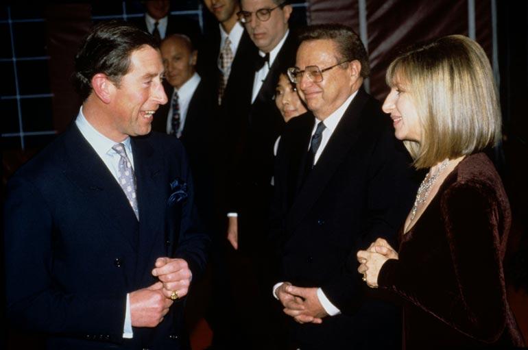 Charles ja Barbra tutustuivat jo aikoja sitten. Rennoista väleistä kertoo kuva vuodelta 1994.